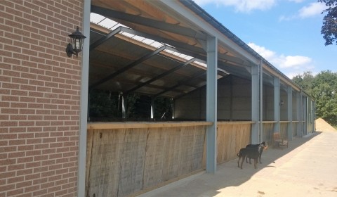 Binnenrijbaan met open zijkanten